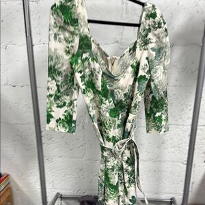 Cara Cara Green and White Belted Floral Dress - NWOT - Size Large